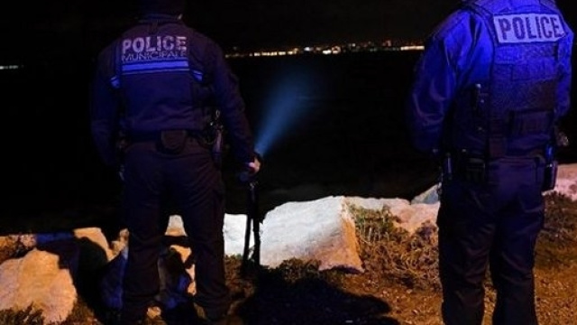 A Marseille, une famille se fait emportée par une gigantesque vague