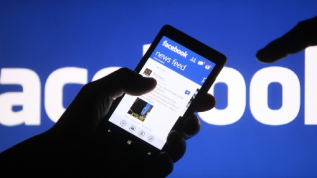 Facebook metterà il 'bollino rosso' sui fake,