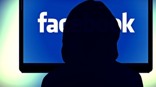 La truffa corre in chat, ecco cosa è successo ad un uomo di Manchester