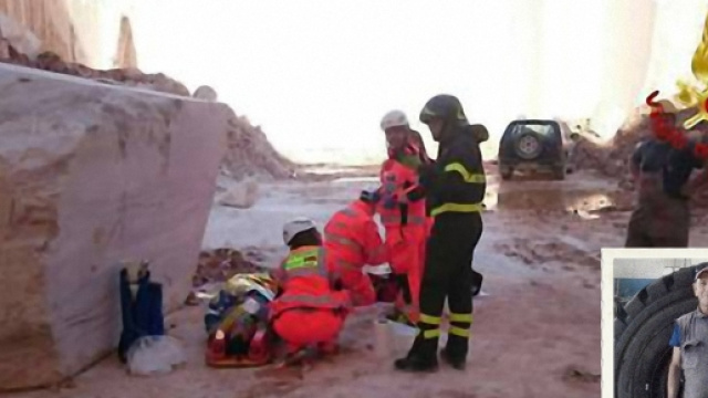 Mimmo Dessena, nella foto piccola in basso a destra, era un operaio specializzato.
