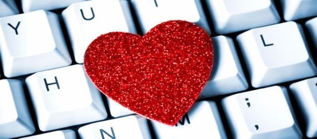 Frases para mandar no Facebook 'aquela' indireta para o crush Frases para mandar no Facebook 'aquela' indireta para o crush