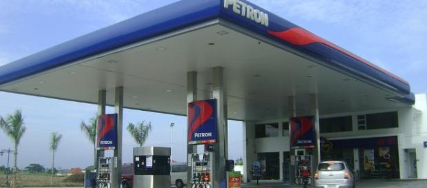 http://maxpixel.freegreatpicture.com/static/photo/1x/Gas-Station-Petroleum-Fuel-Petrol-Station-Pump-Gas-921597.jpg http://maxpixel.freegreatpicture.com/static/photo/1x/Gas-Station-Petroleum-Fuel-Petrol-Station-Pump-Gas-921597.jpg