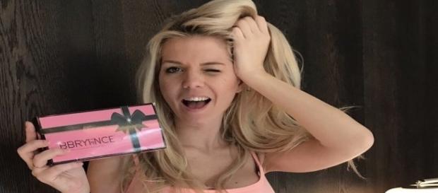 Jessica des Marseillais empocherait pas moins de 24 000 euros par mois ! Jessica des Marseillais empocherait pas moins de 24 000 euros par mois !