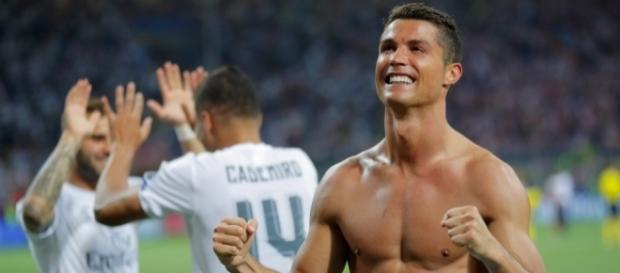 Le geste fabuleux de CR7 juste avant Naples-Real Madrid Le geste fabuleux de CR7 juste avant Naples-Real Madrid