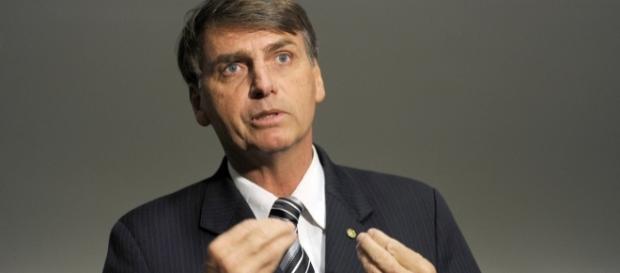 O deputado criticou o ato de fazer comentários sobre política dentro da igreja O deputado criticou o ato de fazer comentários sobre política dentro da igreja