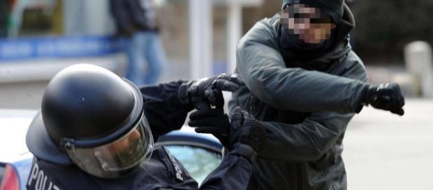 Polizei: Gewalt gegen Beamte in Südniedersachsen nimmt zu | Göttingen - hna.de Polizei: Gewalt gegen Beamte in Südniedersachsen nimmt zu | Göttingen - hna.de