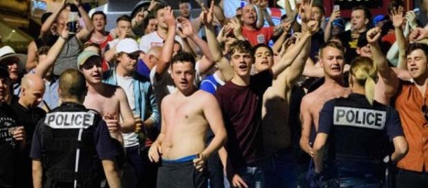 Russos hoolligans na pré-estreia da Eurocopa 2016 Russos hoolligans na pré-estreia da Eurocopa 2016