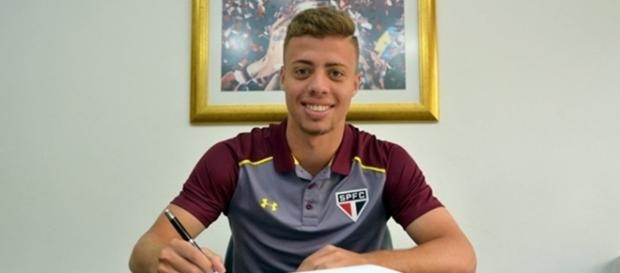 Torcida comemora renovação de Lucas Fernandes Torcida comemora renovação de Lucas Fernandes