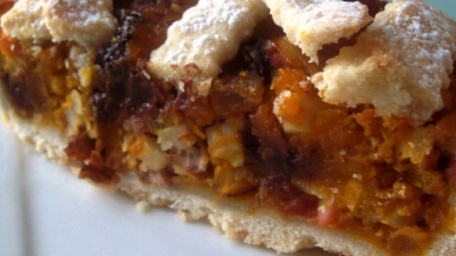 Crostata di zucca, amaretti e frutta secca