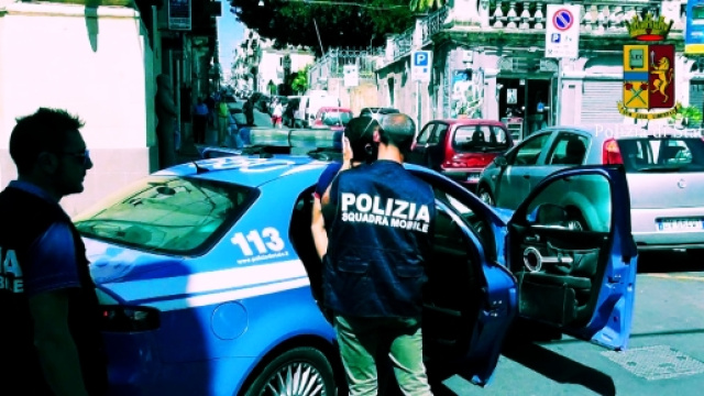 Le indagini sono state affidate agli uomini della Squadra Mobile.