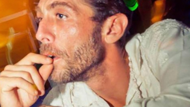 Un'intensa immagine di dj Fabo, prima del tremendo incidente che gli ha cambiato la vita.