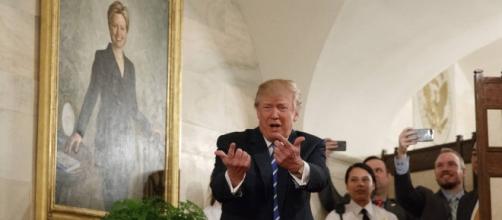 Trump surprises visitors on White House tour — PHOTOS | Las Vegas ... - reviewjournal.com