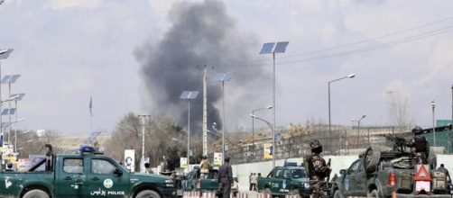 Un momento dell'attacco all'ospedale militare di Kabul
