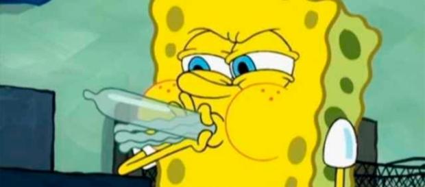 Bob Esponja enchendo preservativo Bob Esponja enchendo preservativo