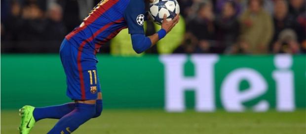 Neymar Jr marca de penalti el quinto gol ante el PSG en los octavos de la Champions League Neymar Jr marca de penalti el quinto gol ante el PSG en los octavos de la Champions League