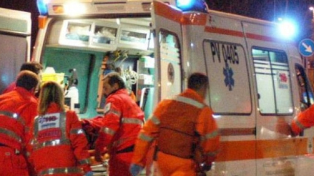 Calabria: 2 ragazzi cadono dallo scooter, sono gravi. (foto di repertorio)