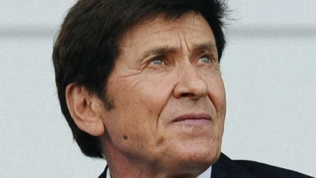 Gianni Morandi fa una bellissima sorpresa.