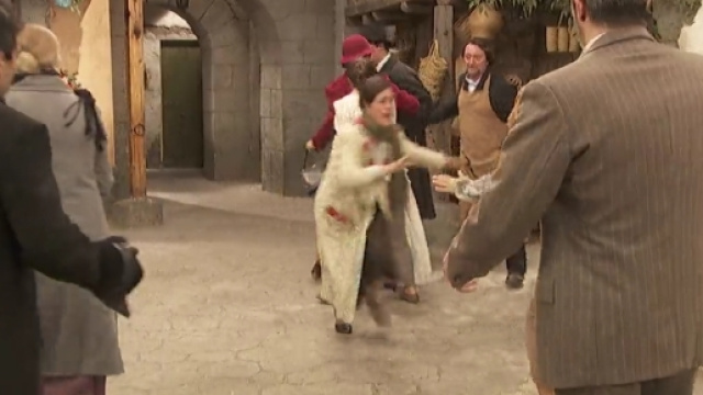 La scuola del paese in fiamme.