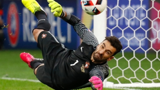 Manchester City transfer news: Joe Hart could be replaced by Rui ... - thesun.co.uk