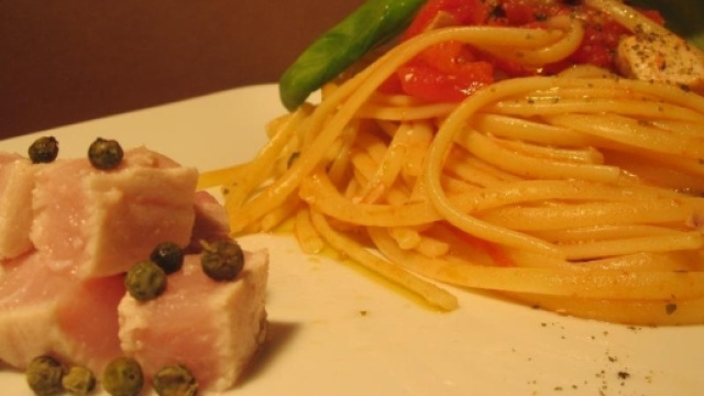 Spaghetti conditi con salsa delicata - blogspot.com