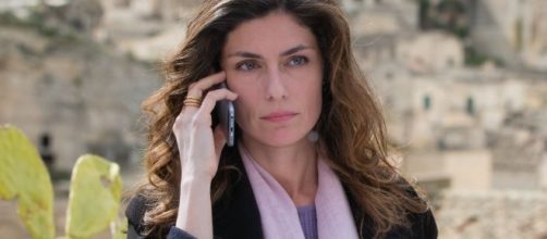 Anna Valle è un avvocato di successo nella fiction "Sorelle". Le ... - laprovincianotizie.com