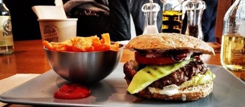 Bareburger and Impossible Burger/Photo via Pexels, pixabay
