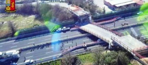 Crolla ponte su A14 vicino Ancona: morti un uomo e una donna, news e aggiornamenti