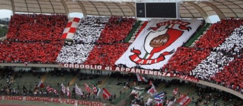 La curva dei tifosi del Bari allo stadio San Nicola