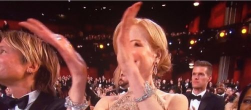 Nicole Kidman Finally Explains Her Bizarre 'Seal' Clapping ... - xanianews.com