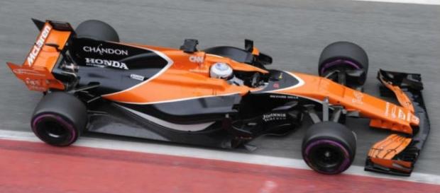 Fernando Alonso con su MCL32 en el sexto día de test 2017 Fernando Alonso con su MCL32 en el sexto día de test 2017