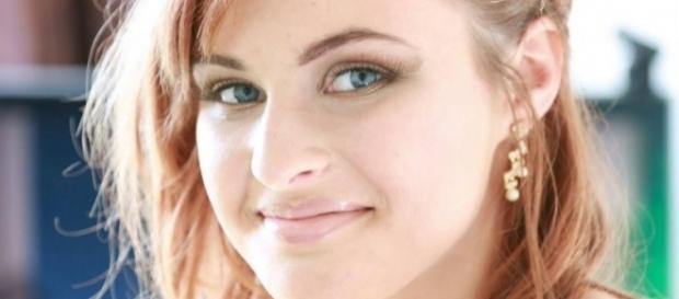Julia Derbyshire se enforcou após sofrer bullying online (Crédito: Twitter/Adrian Derbyshire) Julia Derbyshire se enforcou após sofrer bullying online (Crédito: Twitter/Adrian Derbyshire)