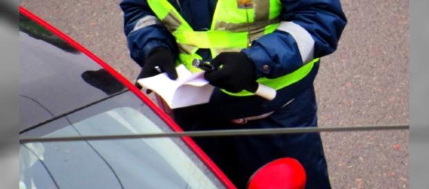 Polizia stradale durante un controllo Polizia stradale durante un controllo