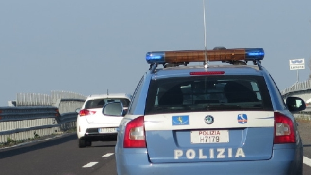 Ancona, crolla un cavalcavia sulla A14, morti due coniugi di Ascoli. Traffico interrotto