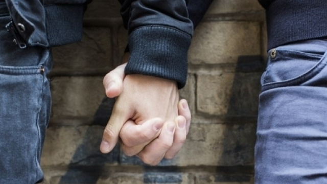 Confessa di essere gay sul social Youtube poi viene trovato morto.