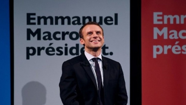 La campagne électorale d'Emmanuel Macron a le vent en poupe.