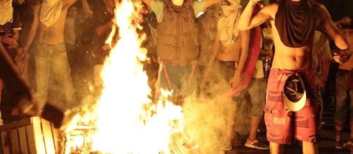 Asuncion, Paraguay: scontri e incendi in parlamento conto Horatio Cartes