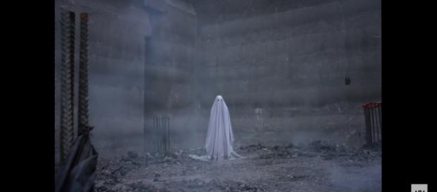 Haven't seen this version of a ghost in a while right? / Photo via Youtube - A Ghost Story | Official Trailer HD | A24 - A24 Haven't seen this version of a ghost in a while right? / Photo via Youtube - A Ghost Story | Official Trailer HD | A24 - A24