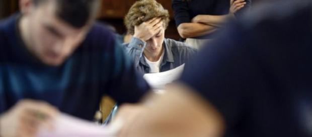 L'enseignante qui a abusée de l'enfant de 15 ans L'enseignante qui a abusée de l'enfant de 15 ans