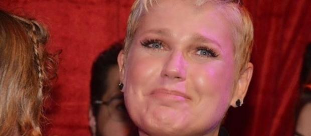 Xuxa Meneghel está passando por dificuldades Xuxa Meneghel está passando por dificuldades