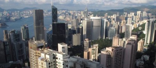 Insegnante italiana 28enne cade dal 19° piano di un grattacielo cinese