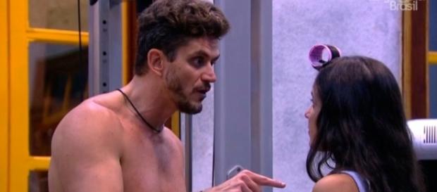Internautas pediram saída de Marcos após briga com Emilly Internautas pediram saída de Marcos após briga com Emilly