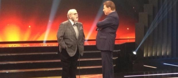 JÔ Soares se emociona ao reencontrar dono do SBT JÔ Soares se emociona ao reencontrar dono do SBT
