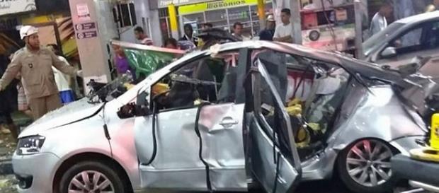 Veículo ficou totalmente destruído Veículo ficou totalmente destruído