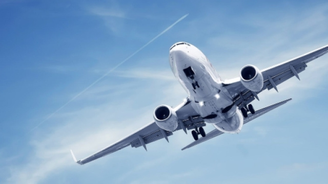 Aereo per trasporto passeggeri in fase di atterraggio