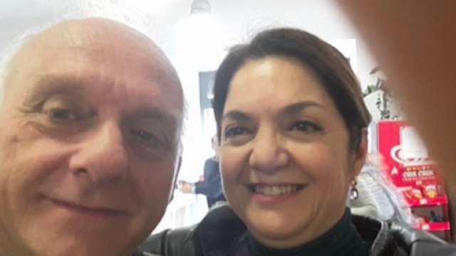 La candidata del M5S Marika Cassimatis ha postato una foto con il suo avvocato su Facebook