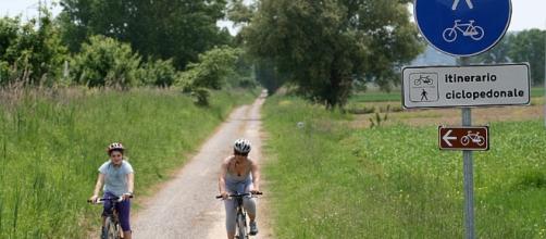 Italiani scelgono vacanze low-cost sostenibili, a piedi, bicicletta, in albergo diffuso