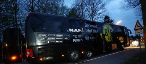 "Attacco con esplosivi da prendere seriamente": così la polizia tedesca dopo l'attentato al bus del Borussia Dortmund. Foto: nanopress.