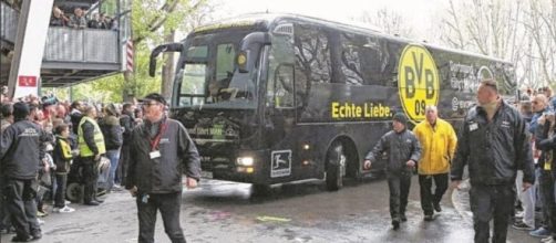 Borussia Dortmund, esplosione coinvolge bus della squadra. Un ... - notizie.it