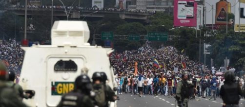 Dos muertos en la gran marcha opositora en Venezuela