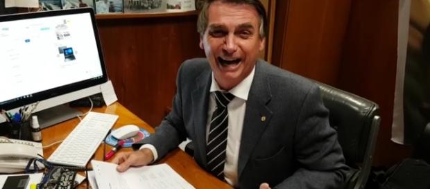 Bolsonaro ri da lista de Fachin Bolsonaro ri da lista de Fachin